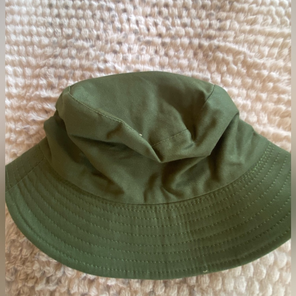 New bucket hat army green .